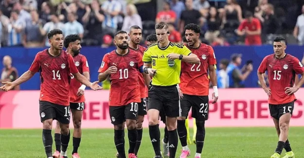 Mohamed Salah protestuje kod sudije Letexiera na utakmici Argentina vs Egipat na SP 2026
