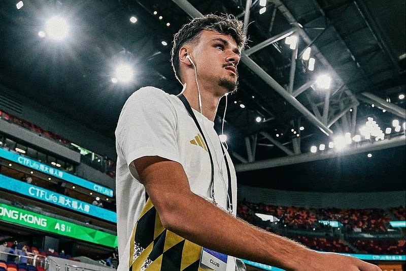 Kerim Alajbegović u dresu Juventusa pred utakmicu protiv Celta Viga