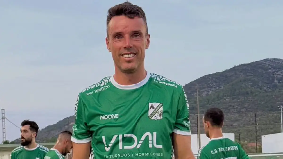 Roberto Bautista Agut u fudbalskom dresu na terenu