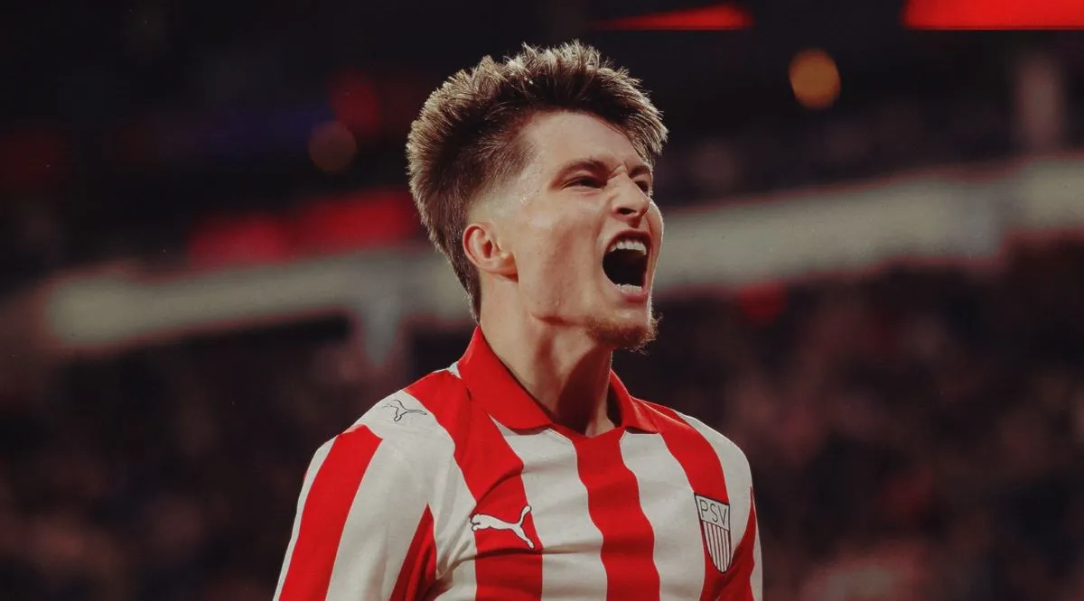 Esmir Bajraktarević na klupi PSV-a tokom meča Lige prvaka