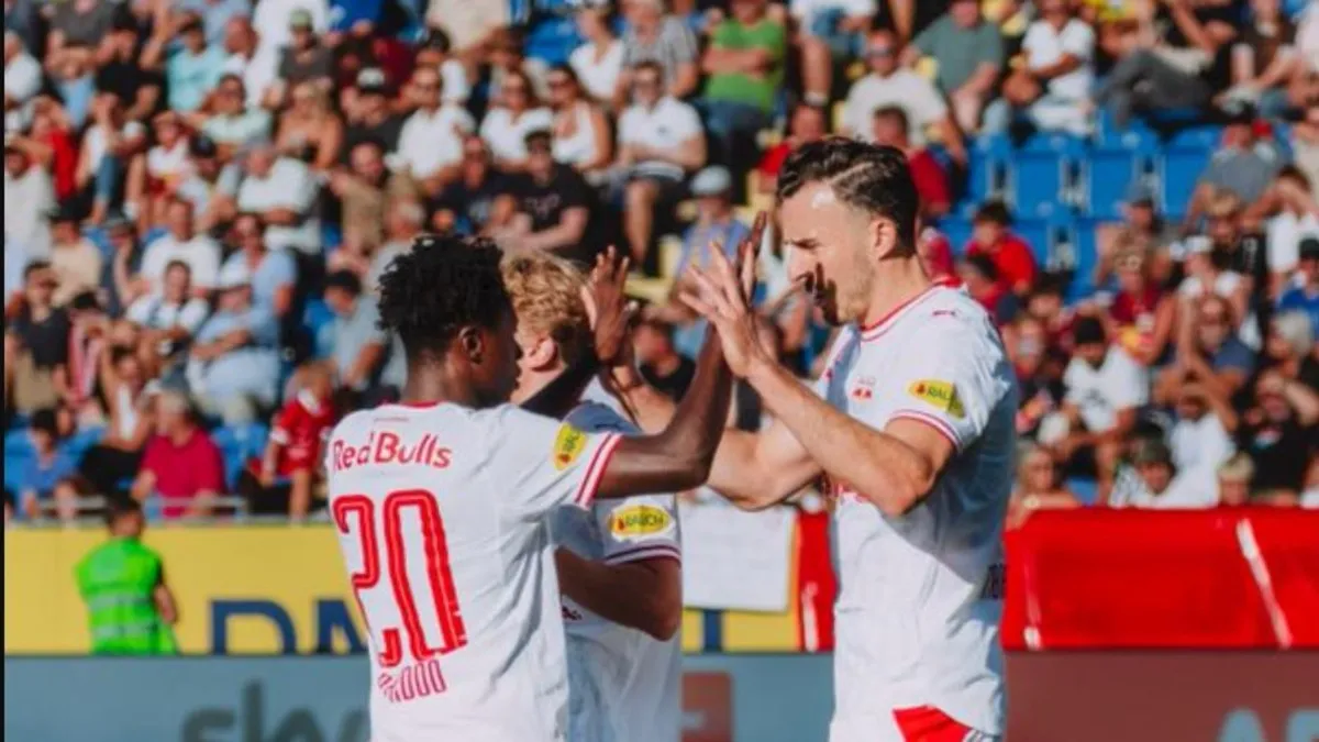 Haris Tabaković slavi gol u dresu Red Bull Salzburga