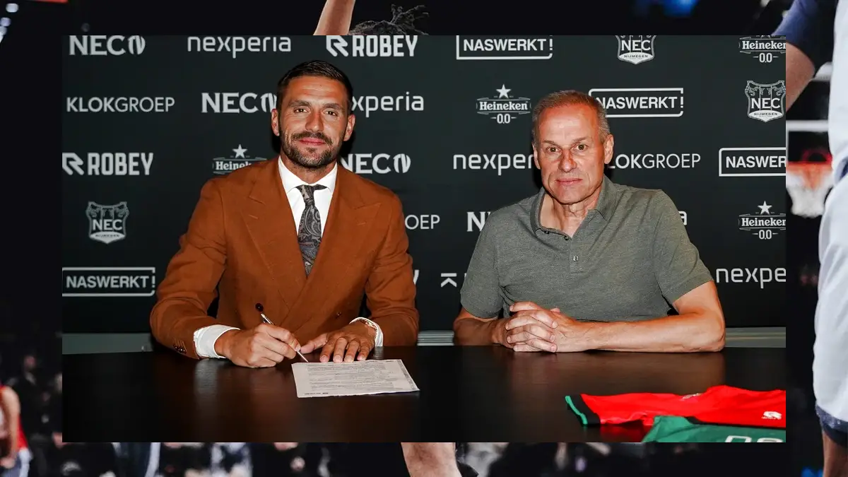 Dušan Tadić potpisuje ugovor s NEC Nijmegenom