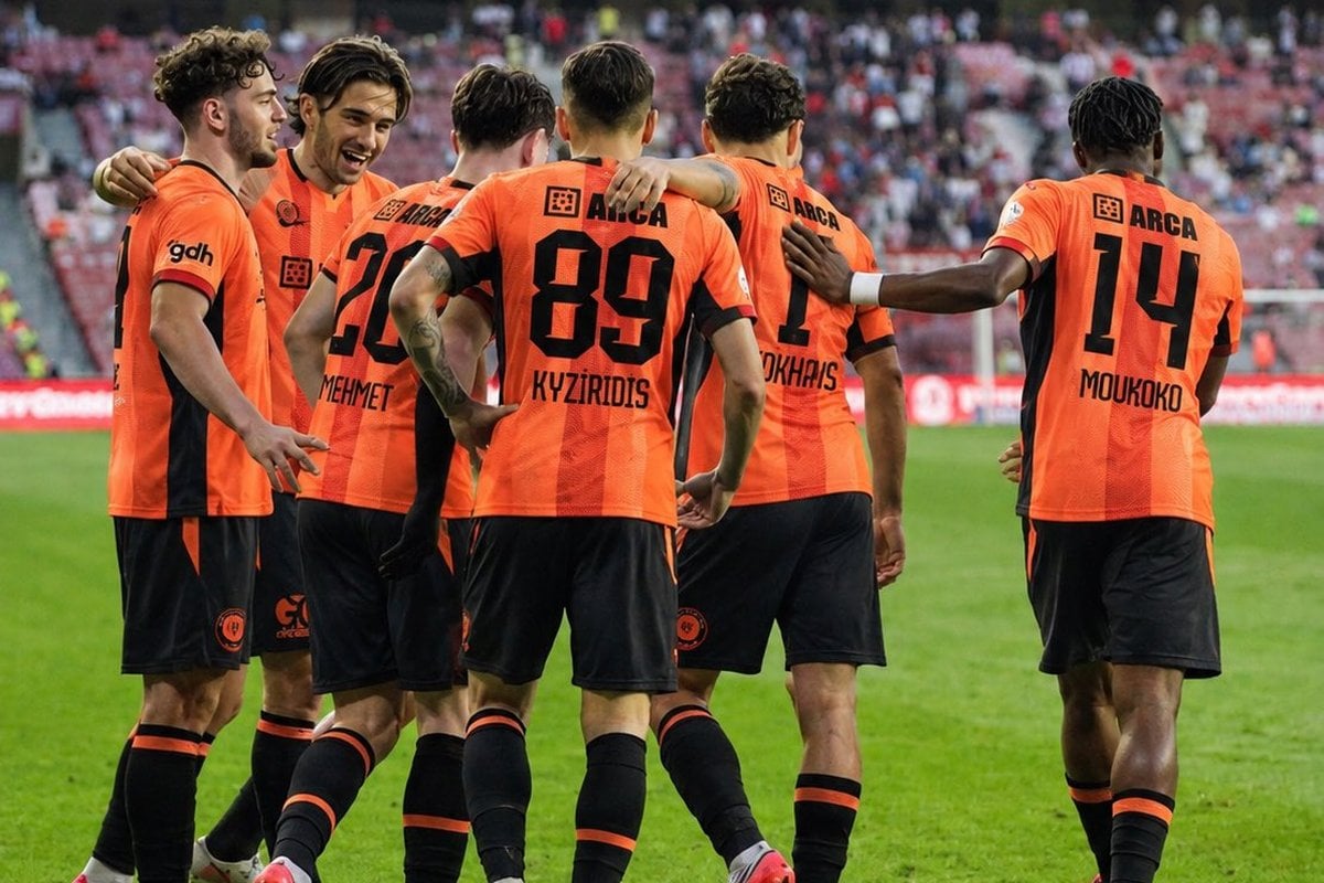 Ermin Mahmić u dresu Çorum FK ulazi sa klupe