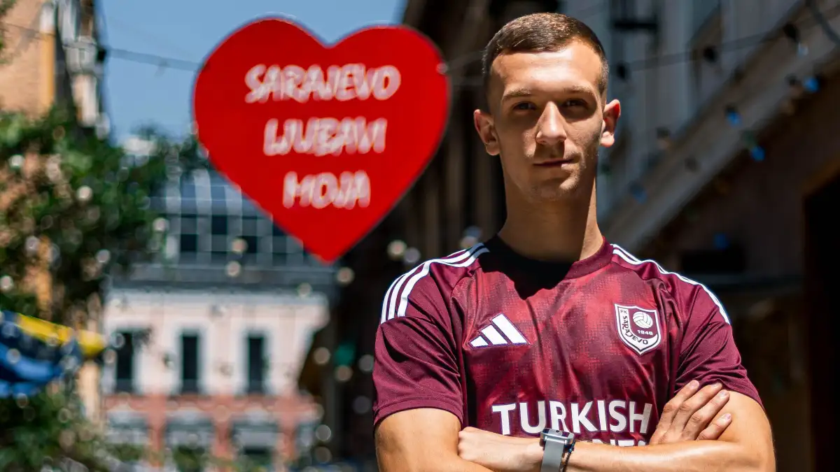Matija Glogovac predstavljen u FK Sarajevo na stadionu Koševo