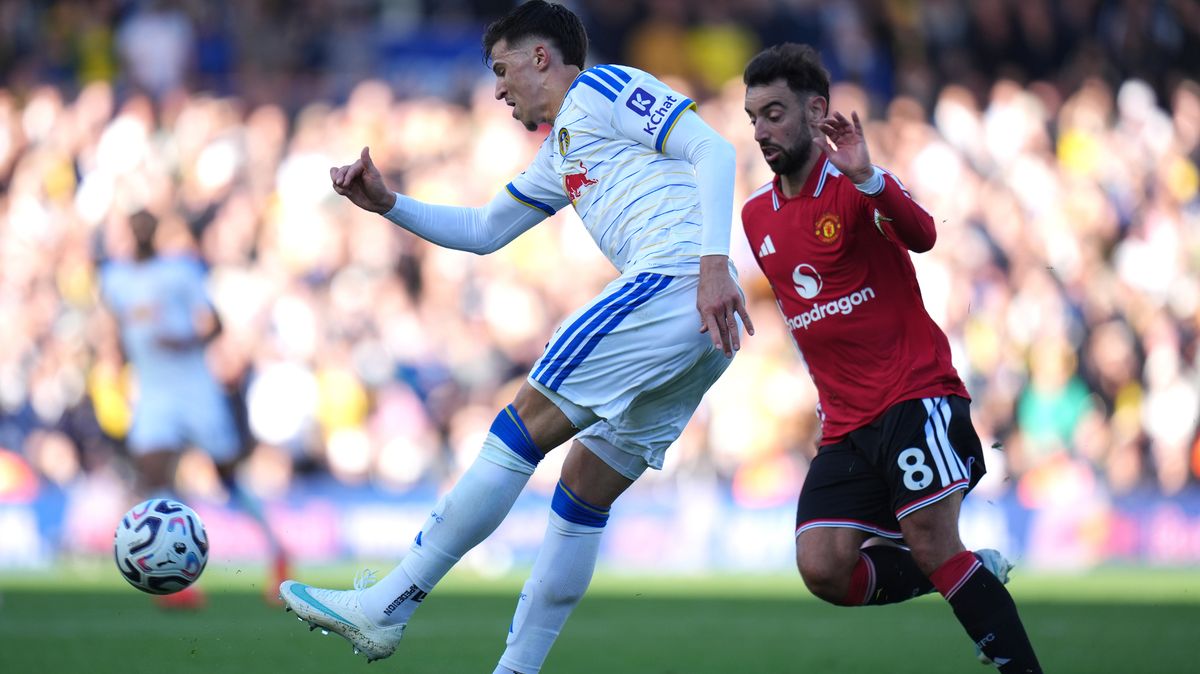 Tarik Muharemović u dresu Leeds Uniteda u dvoboju sa Manchester Unitedom na Elland Roadu