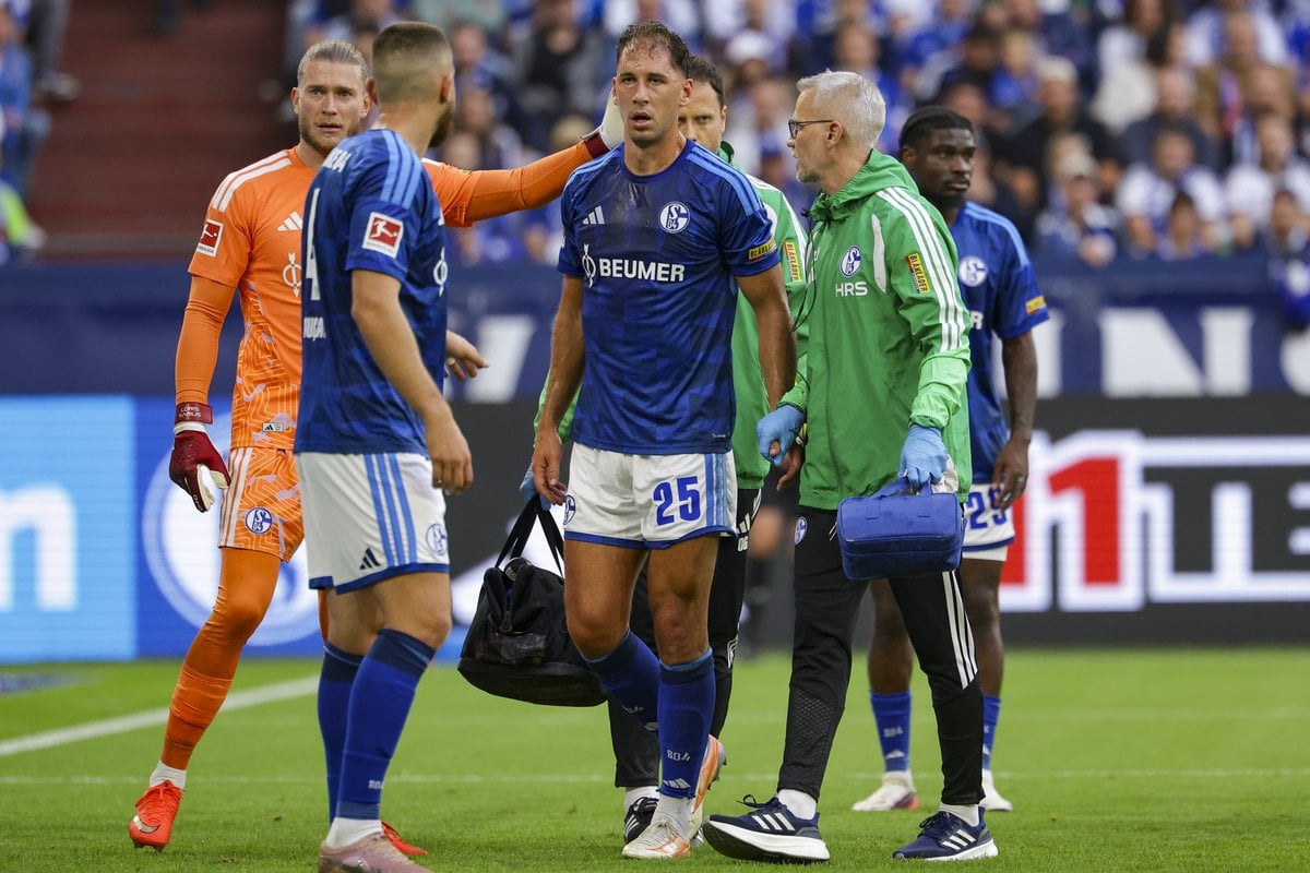 Nikola Katić u dresu Schalkea pred utakmicu protiv Mainza