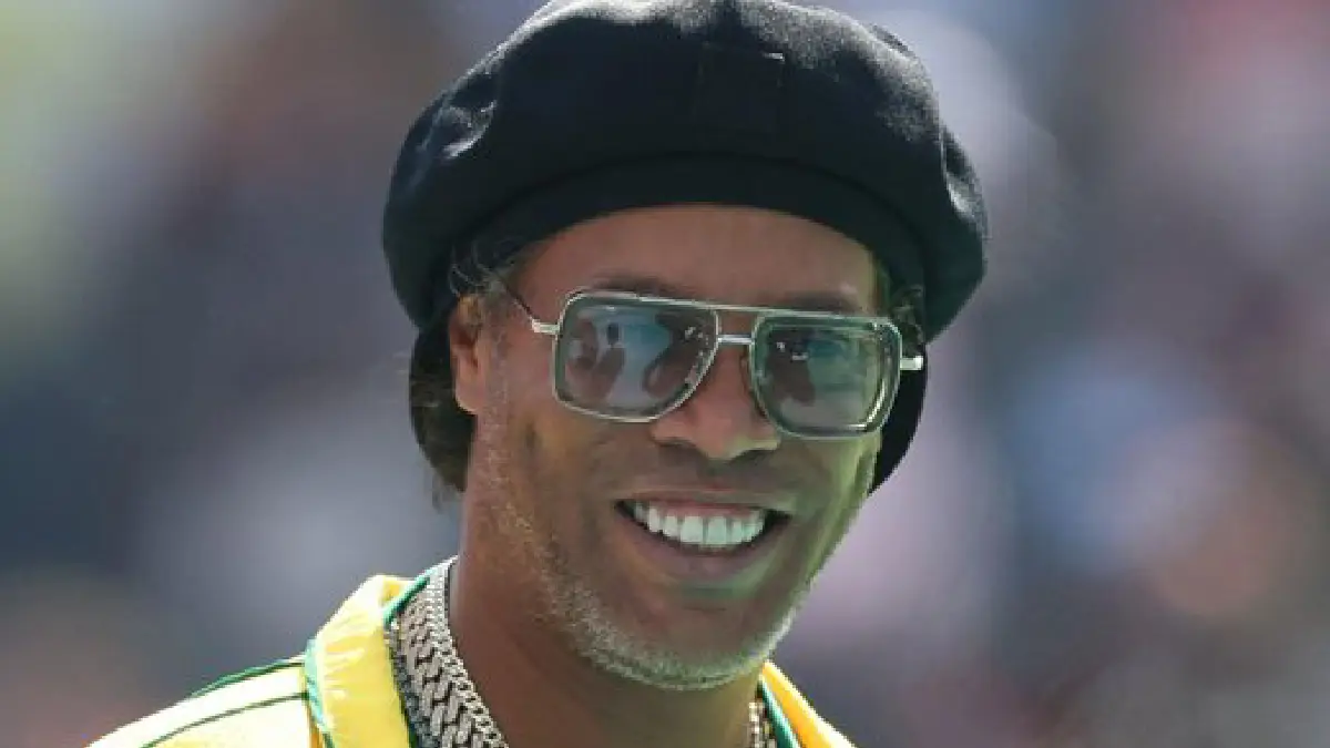 Ronaldinho se vraća na teren nakon osam godina