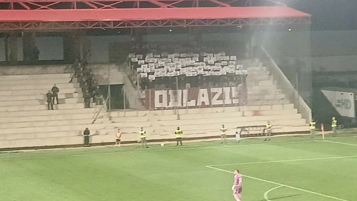 Horde zla s transparentom na utakmici Velež - Sarajevo