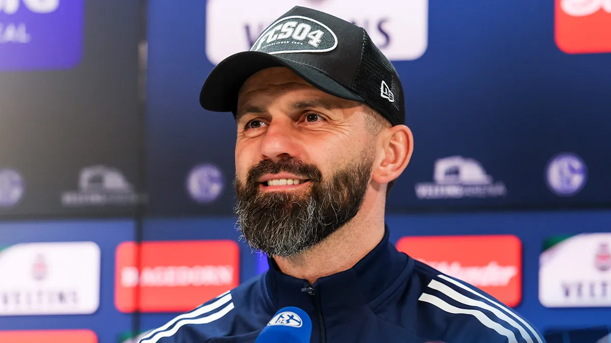 Miron Muslić, trener Schalkea, na klupi u Bundesligi