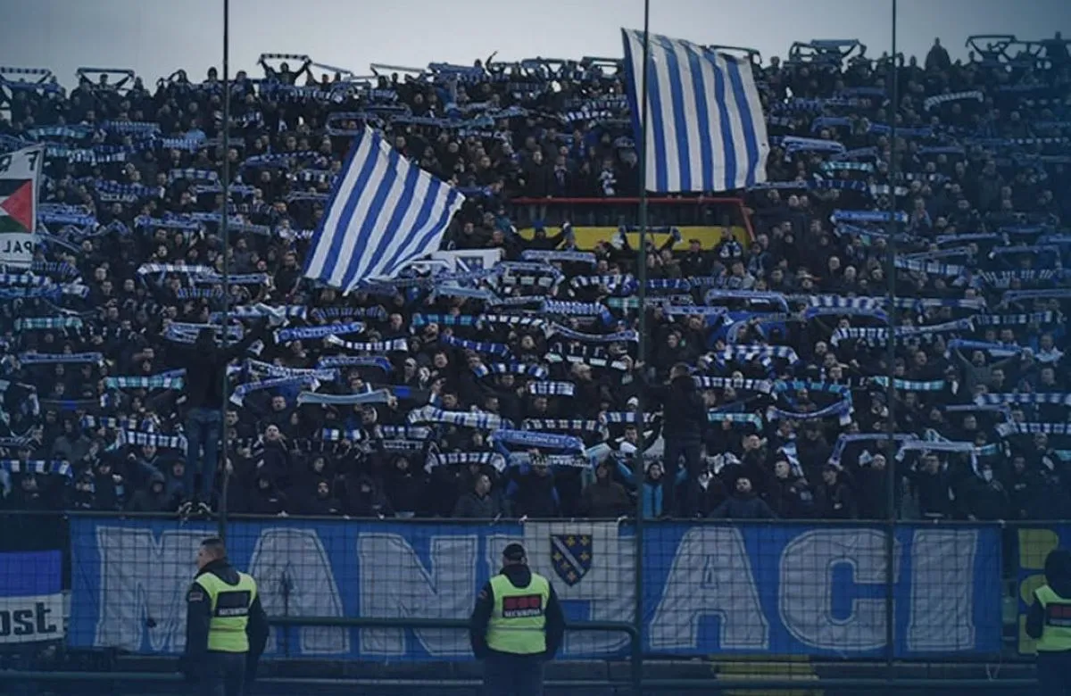 Navijači Željezničara na tribinama pred gradski derbi