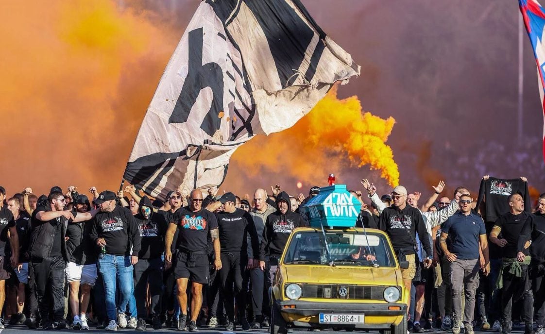 Navijači Torcide na tribinama stadiona u Splitu