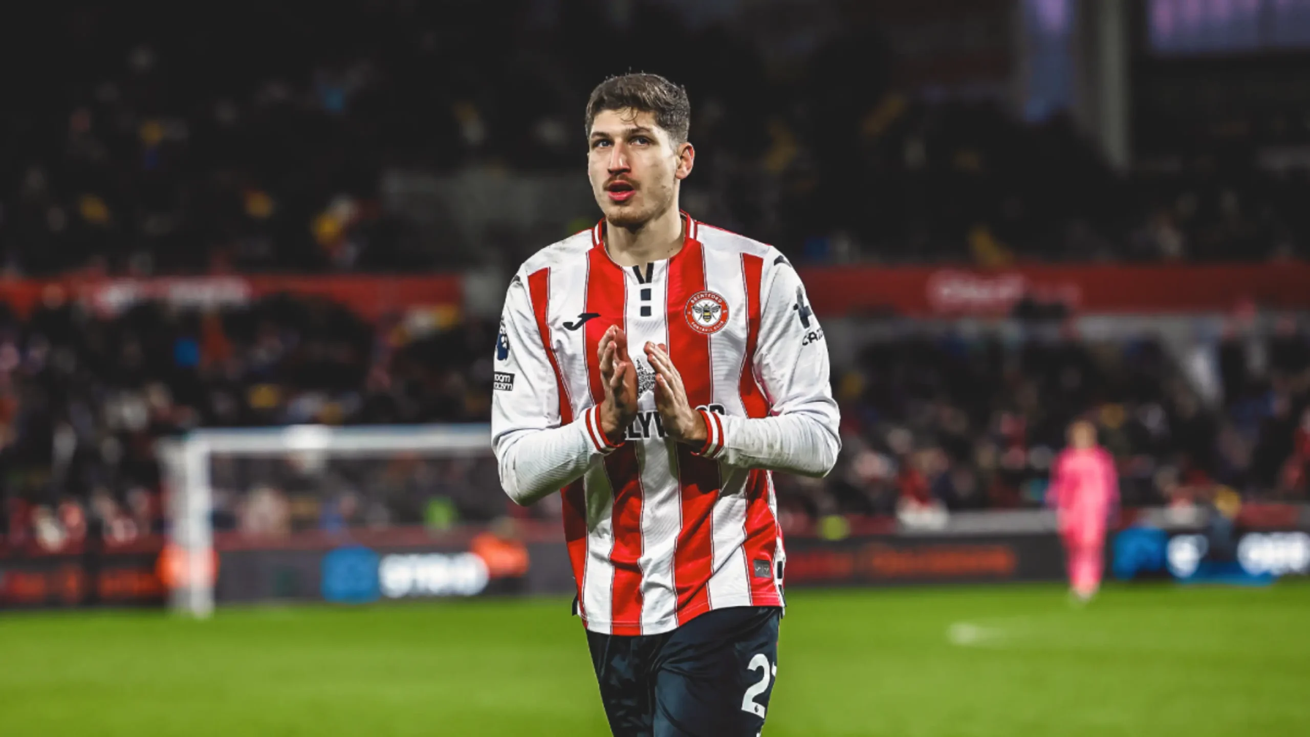 Vitali Janelt proslavlja gol za Brentford protiv Sunderlanda