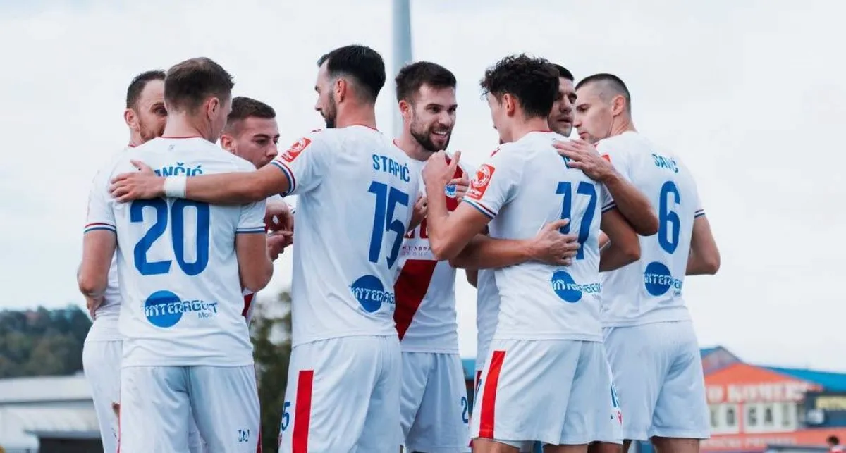 Igrači Zrinjskog slave gol protiv Sloge u Doboju