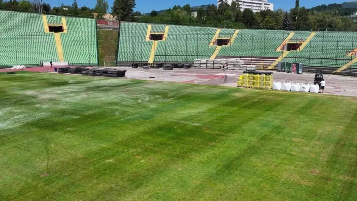 Radovi na travnjaku stadiona Asim Ferhatović Hase na Koševu