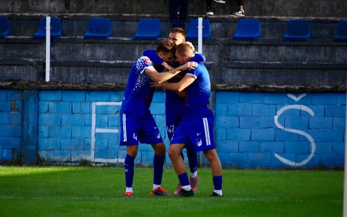 Dino Šaran slavi gol za TOŠK Tešanj