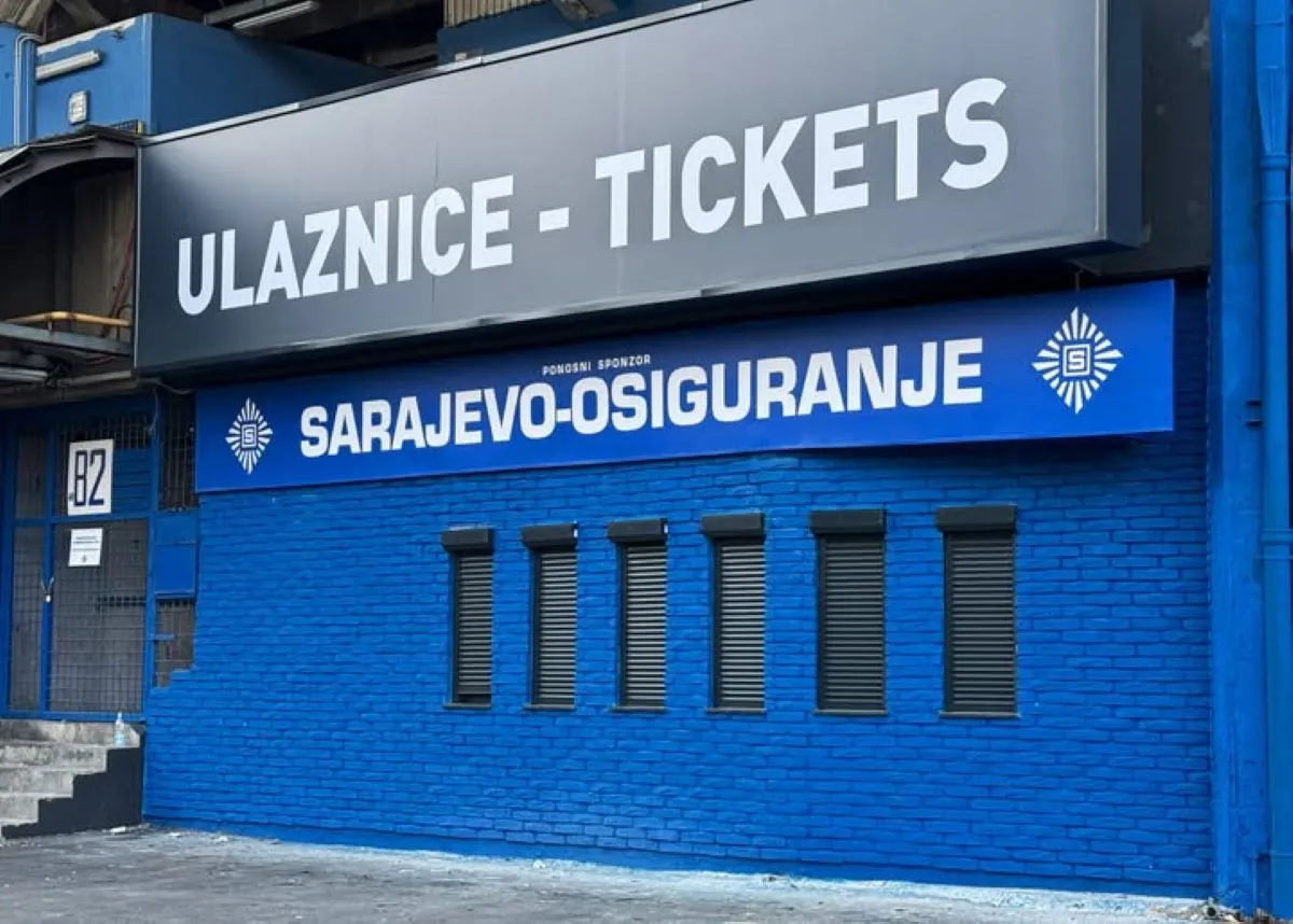 Biletarnica stadiona Grbavica pred gradski derbi