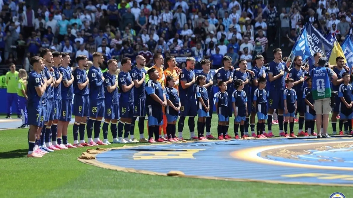 Edin Džeko, Dennis Hadžikadunić i Dženis Burnić u dresu reprezentacije BiH