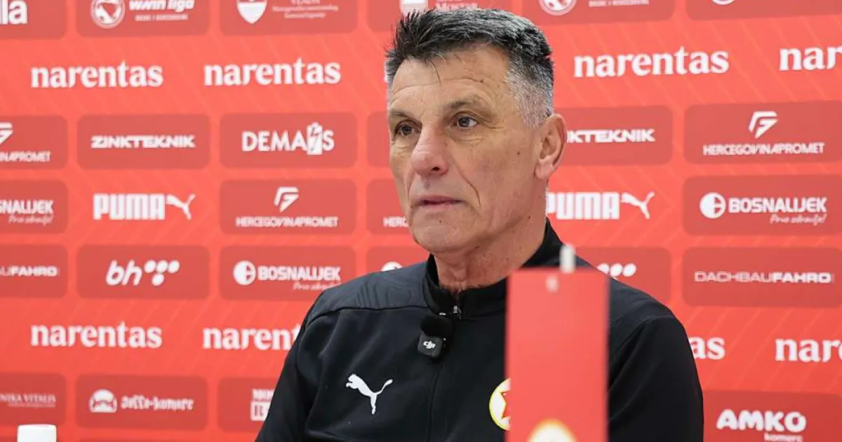 </blockquote></p><p>Rahimić je naveo da je želio zadržati više igrača iz prošle sezone, ali su se mnogi odlučili za odlazak u inostranstvo. Klub i dalje pregovara sa nekoliko fudbalera, a od <strong>Monge Alute Simbe</strong> očekuje se da podigne kvalitet ekipe. Prate se i opcije za dolazak mladog fudbalera koji je prošao <strong>Akademiju Twentea</strong>, dok bi neki mlađi igrači mogli otići na posudbu.</p><h2>Ambicije i dugoročna vizija</h2><p>Uprkos teškom startu, ambicije u Mostaru nisu smanjene. Trener Rahimić poručio je da će ekipa, kada se dovršava prijelazni rok prema planu, biti sposobna <strong>boriti se za plasman u Evropu</strong>. Naglasio je i da će svaki igrač koji na terenu ne pokaže potreban nivo zalaganja morati snositi posljedice, te da je upravo pristup bio temelj uspjeha prošle sezone. Jedan od strateških ciljeva stručnog štaba je i formiranje stabilnog jezgra ekipe koje bi zajedno funkcionisalo <strong>tri do četiri sezone</strong>.</p><p>Predsjednik Admir Rahimić izjavio je da uprava u potpunosti podržava stručni štab. Velež je tokom prijelaznog roka realizovao <strong>tri transfera ukupne vrijednosti od oko dva miliona KM</strong>. Predsjednik je naglasio da budžet za narednu sezonu već postoji, što klubu daje stabilnost i prostor da se fokusira na sportske rezultate. Kao dugoročni cilj, uprava želi izgraditi finansijski samoodrživ klub kroz ulaganje u mlade igrače i njihovu prodaju na tržište. Na kraju se obratio i navijačima, tražeći strpljenje i podsjećajući da zajednička podrška može biti ključna u prevazilaženju krize.</p>