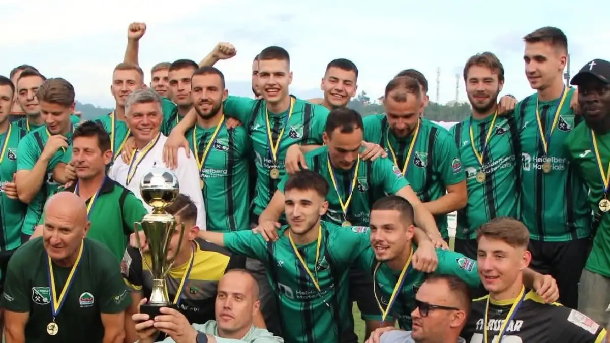 Igrači FK Rudar Kakanj potpisuju ugovore pred novu sezonu