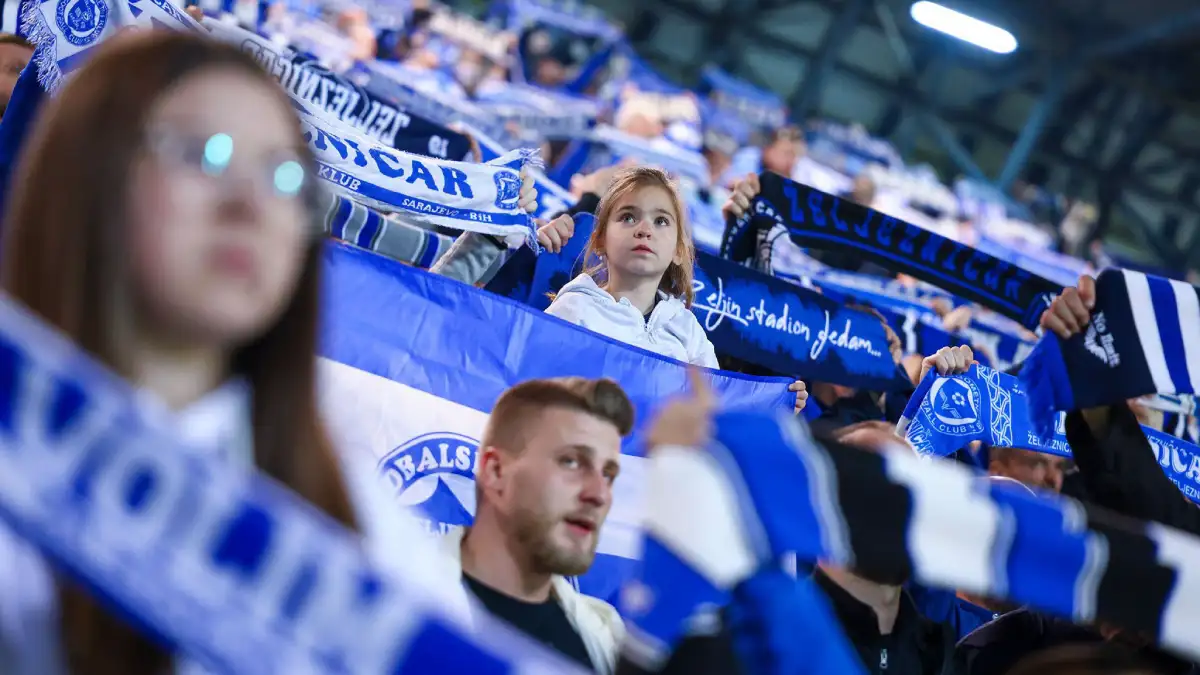 Navijači FK Željezničar na stadionu Grbavica